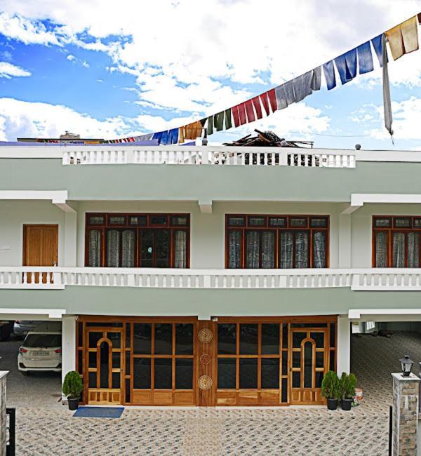 Hotel Tawang Heights , Таванг Экстерьер фото